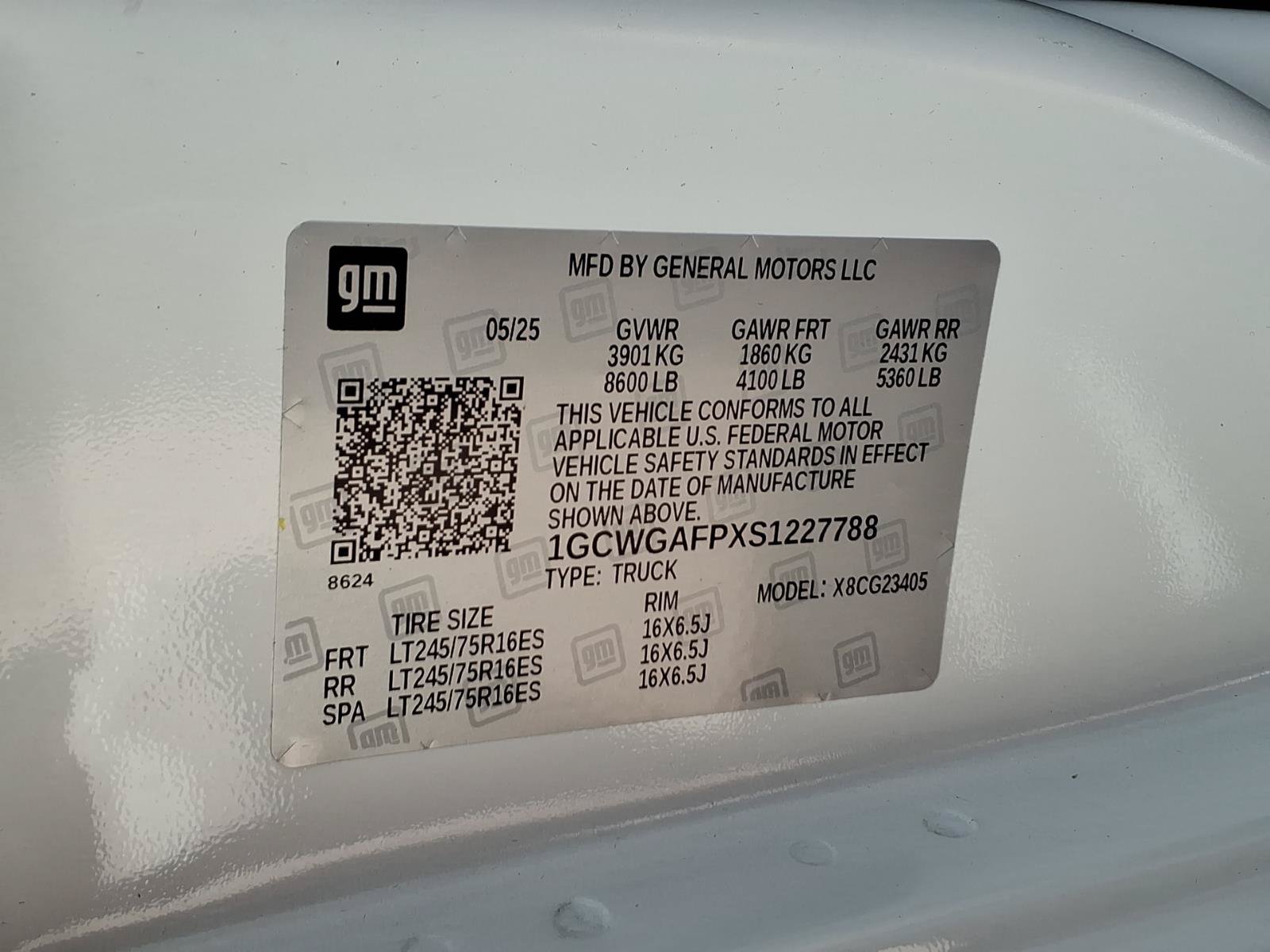 Used 2025 Chevrolet Express 2500 w/ Driver Convenience Package RWD image 21