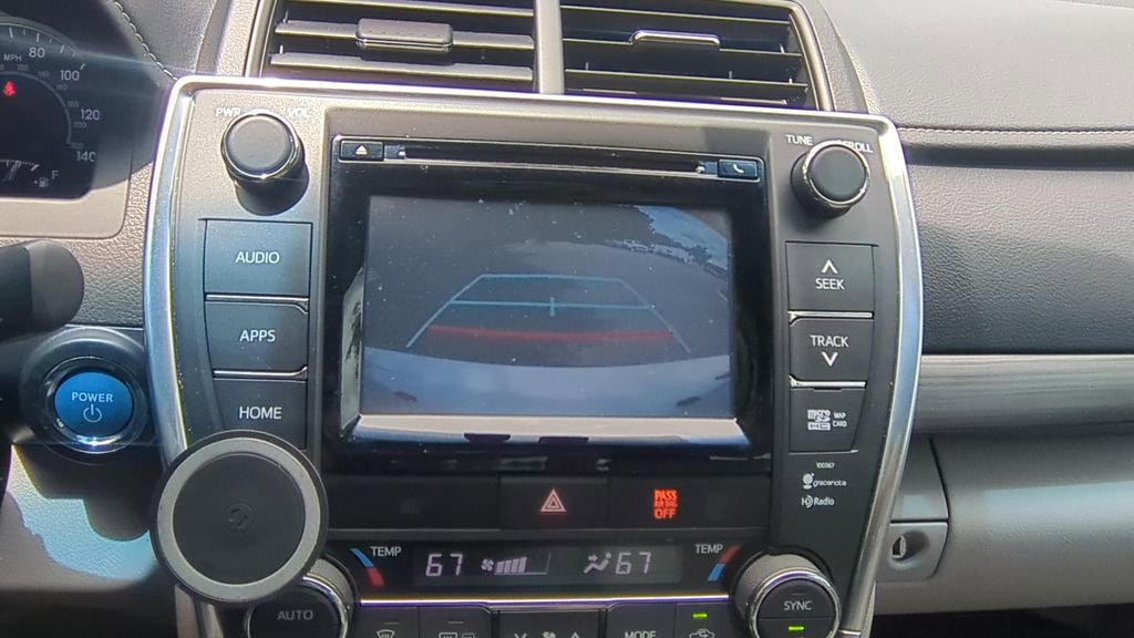 Used 2015 Toyota Camry XLE w/ Moonroof Package FWD image 17