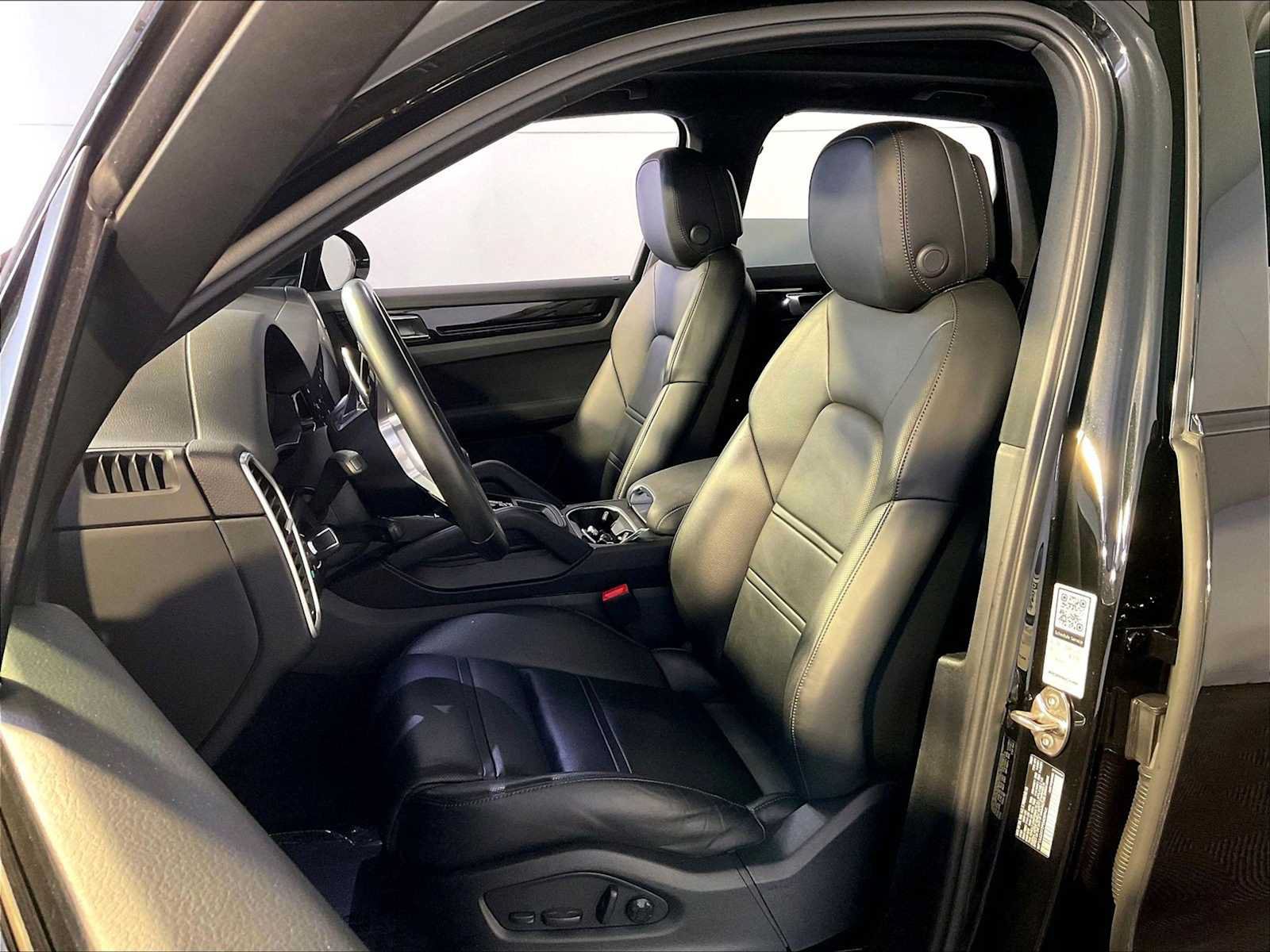 Certified 2023 Porsche Cayenne AWD/4WD image 5