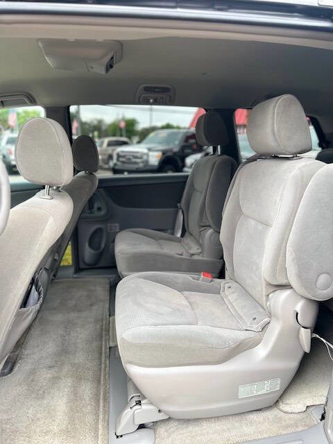 Used 2005 Toyota Sienna LE image 15