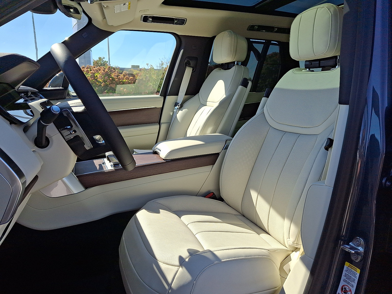 New 2027 Land Rover Range Rover SE AWD/4WD image 9