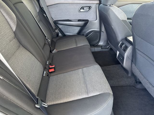 Used 2023 Nissan Rogue SV image 31