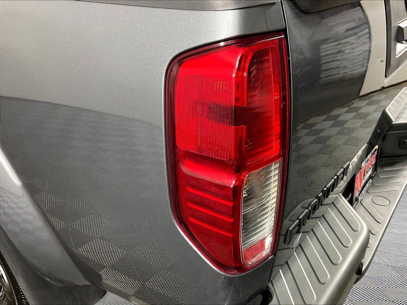 Used 2020 Nissan Frontier SV w/ Midnight Edition Floor Mats AWD/4WD image 24