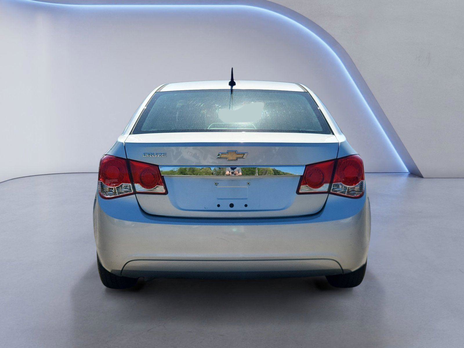 Used 2014 Chevrolet Cruze LS FWD image 4