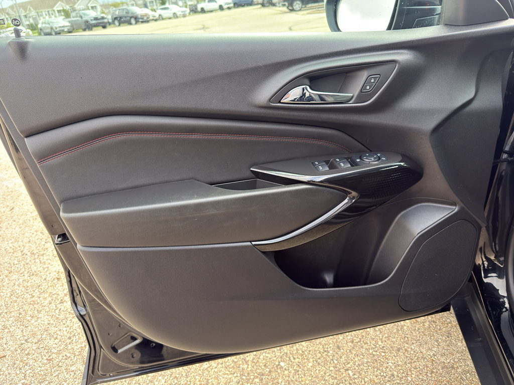 Used 2025 Chevrolet Trax RS w/ Sunroof Package FWD image 10