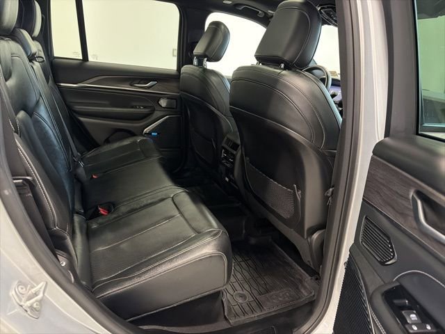 Used 2022 Jeep Grand Cherokee Overland AWD/4WD image 45