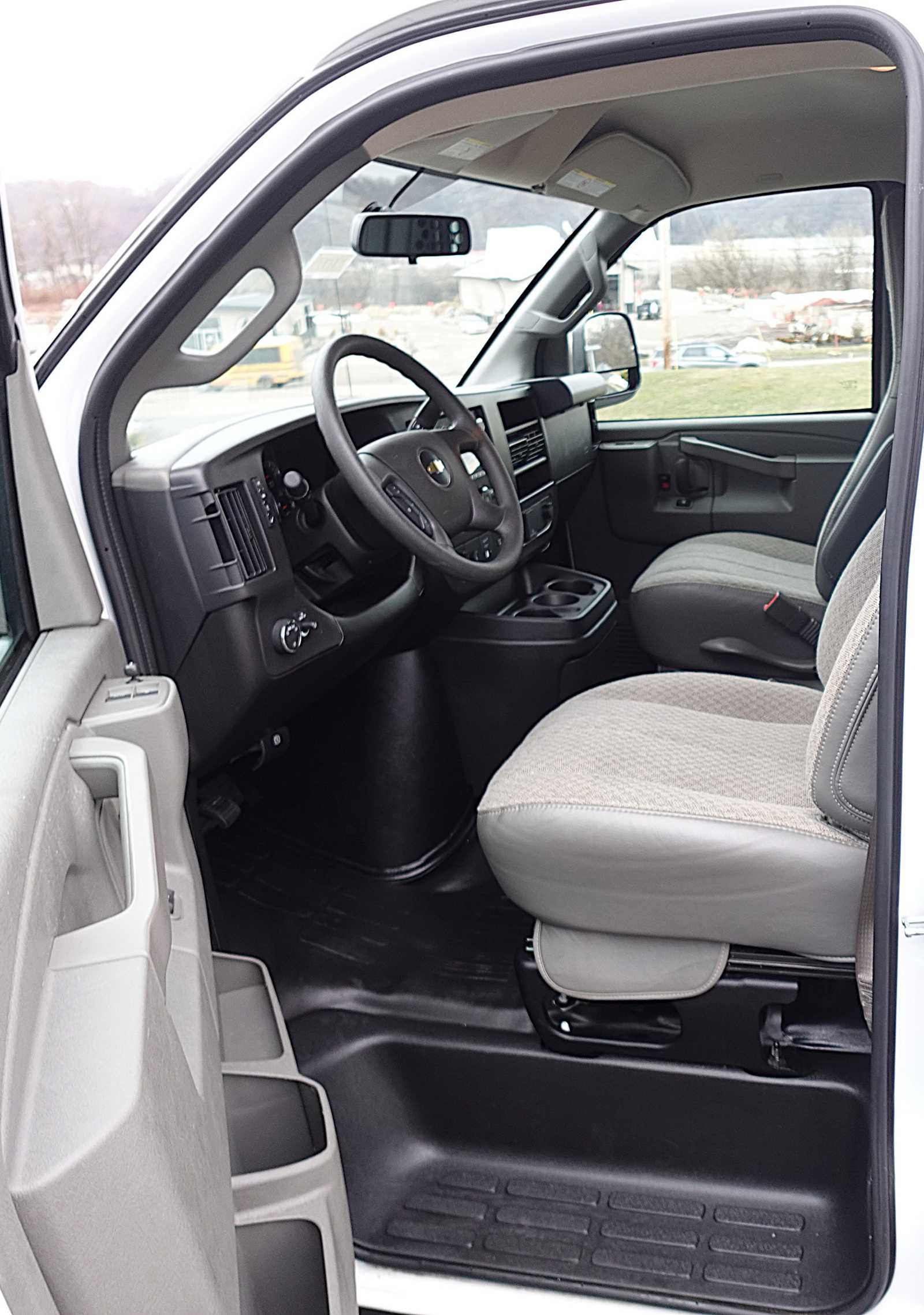 Used 2025 Chevrolet Express 3500 w/ Driver Convenience Package image 11