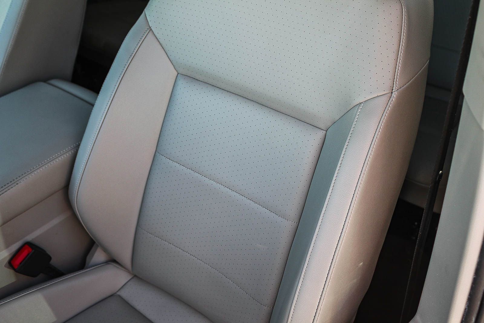 Certified 2023 Volkswagen Atlas SE w/ Black Wheel Package image 26