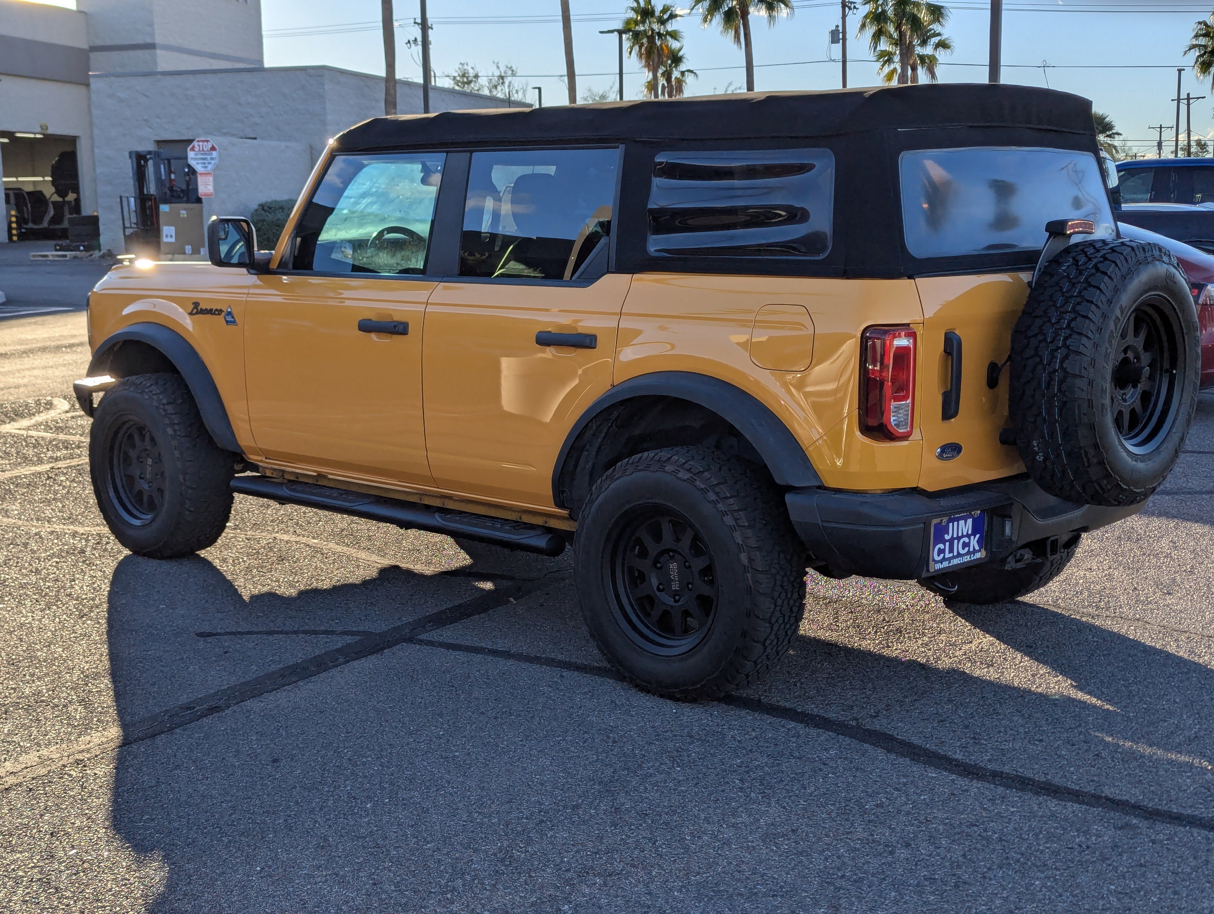 Used 2022 Ford Bronco Black Diamond image 4
