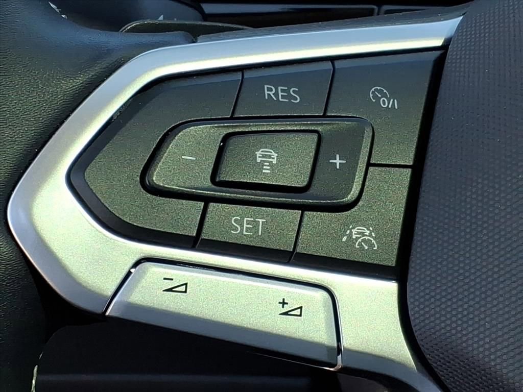 Certified 2025 Volkswagen Atlas SEL image 18