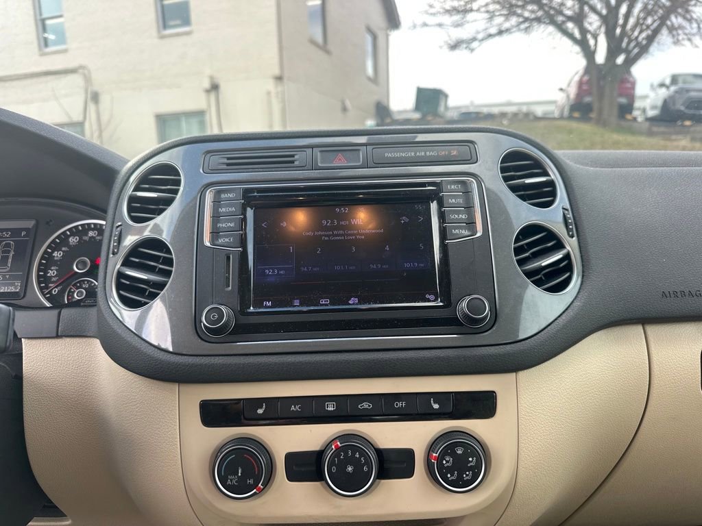 Used 2017 Volkswagen Tiguan S image 13