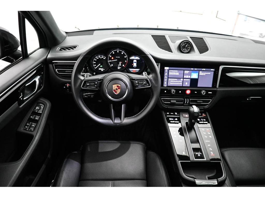 Used 2024 Porsche Macan AWD/4WD image 29