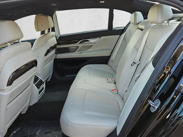 Used 2018 BMW 740e xDrive AWD/4WD image 15