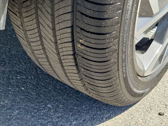 Used 2025 Hyundai Elantra Limited image 32