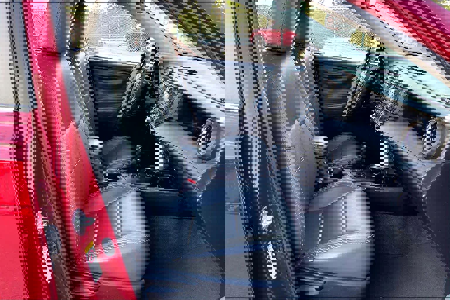 Used 2018 Toyota RAV4 LE image 8