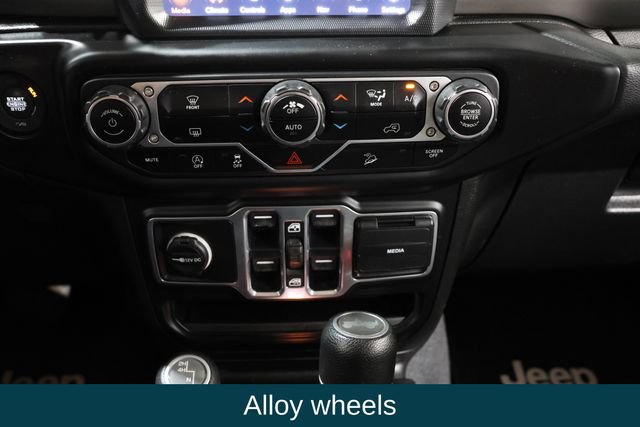 Used 2020 Jeep Wrangler Unlimited Sahara w/ Uconnect 4C Nav & Sound Group AWD/4WD image 23