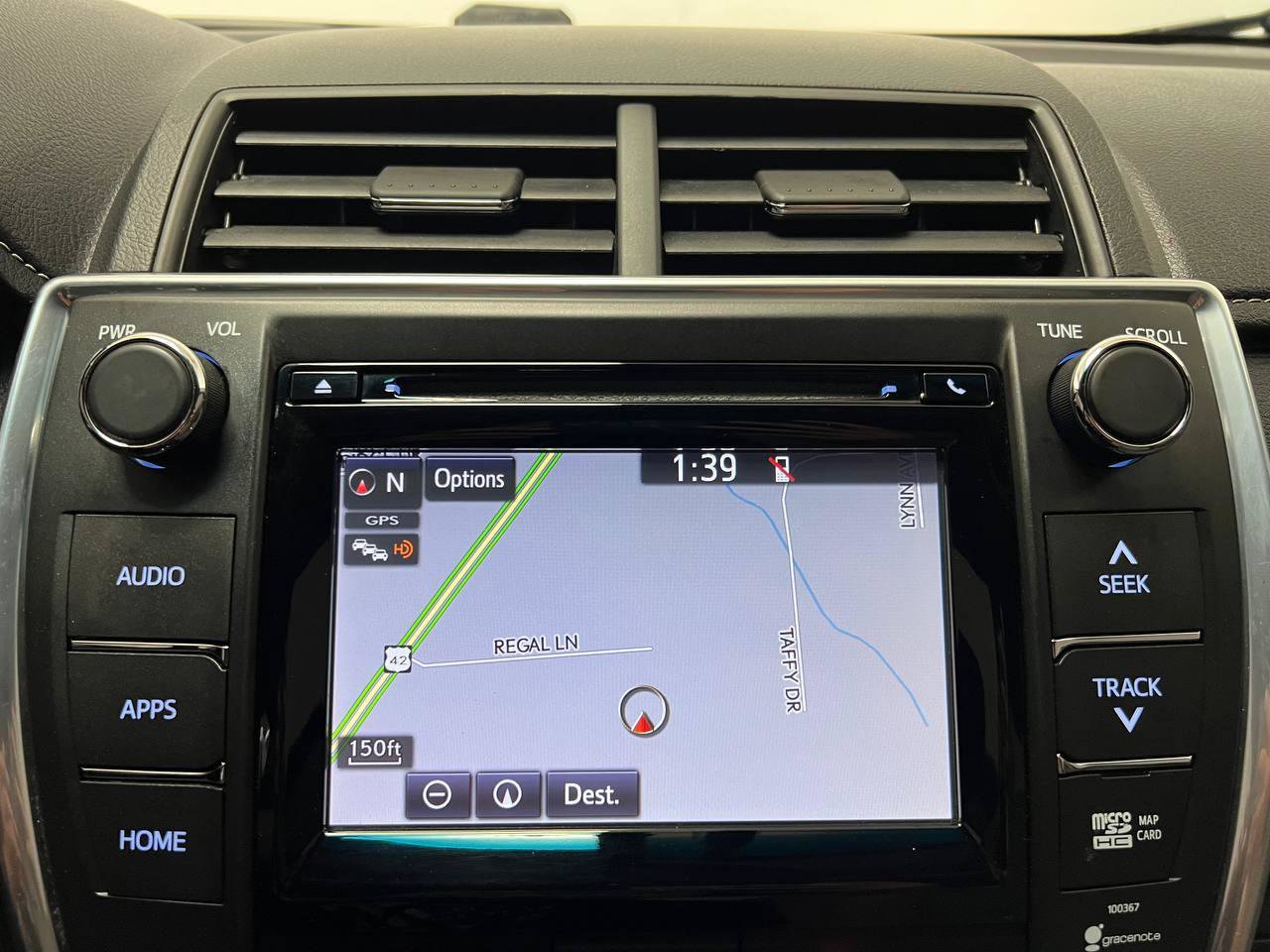 Used 2015 Toyota Camry SE w/ Moonroof Package FWD image 18