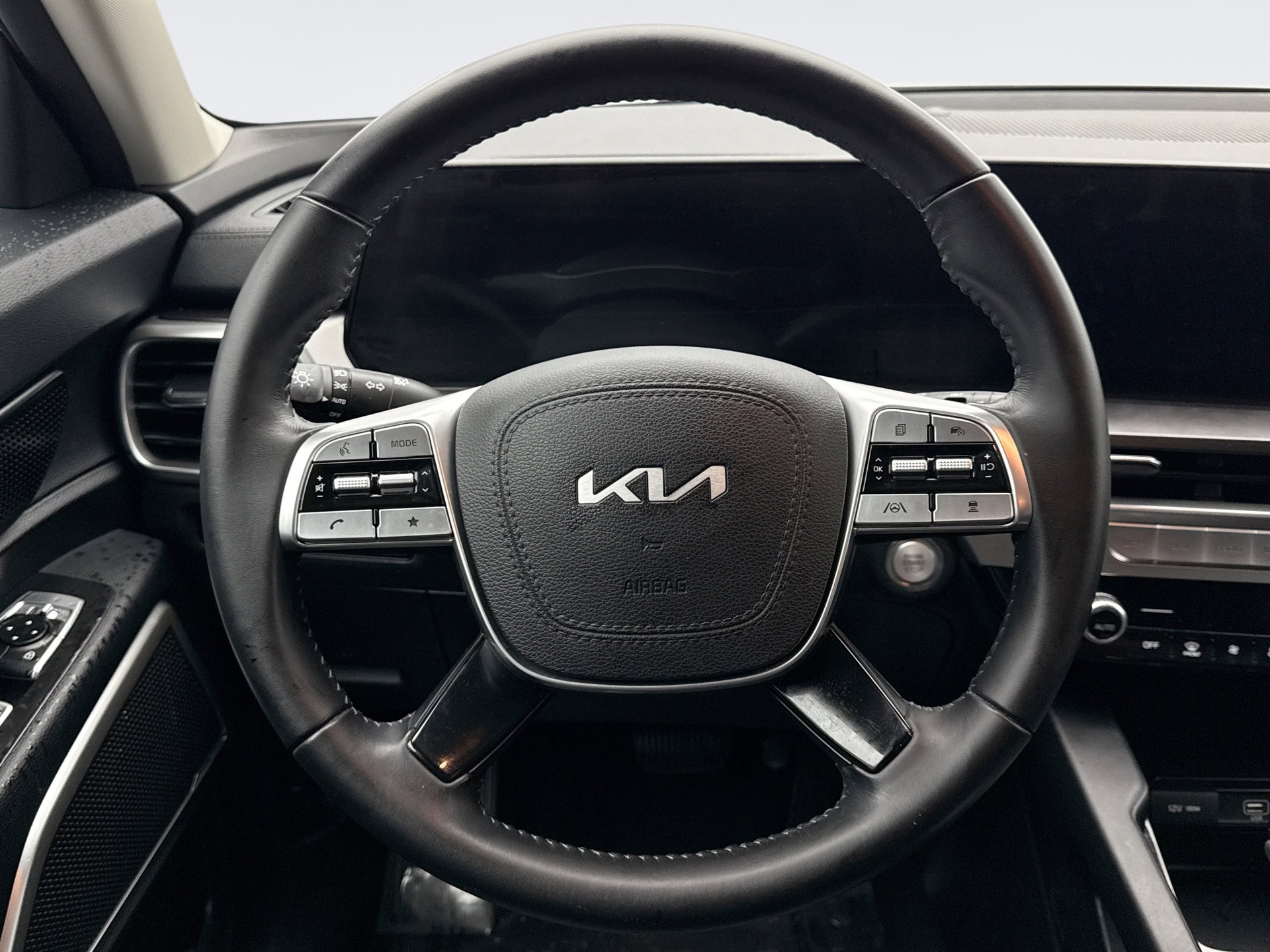 Used 2023 Kia Telluride LX image 12