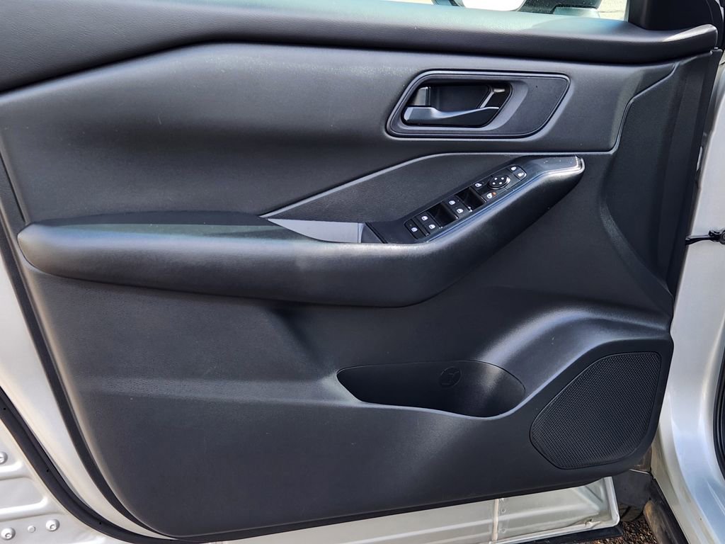 Used 2024 Nissan Rogue S image 8