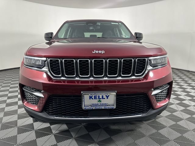Used 2023 Jeep Grand Cherokee Laredo AWD/4WD image 22