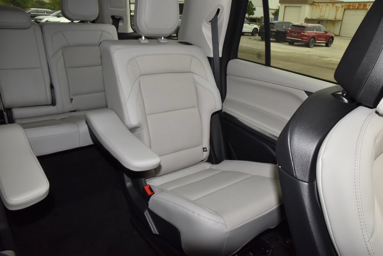 New 2026 Lincoln Navigator Reserve w/ Jet Appearance Package AWD/4WD image 22