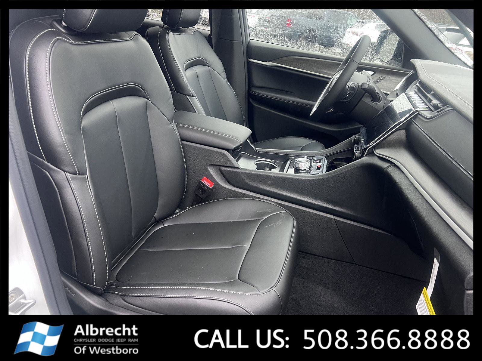 New 2025 Jeep Grand Cherokee Limited w/ Trailer Tow Package image 16