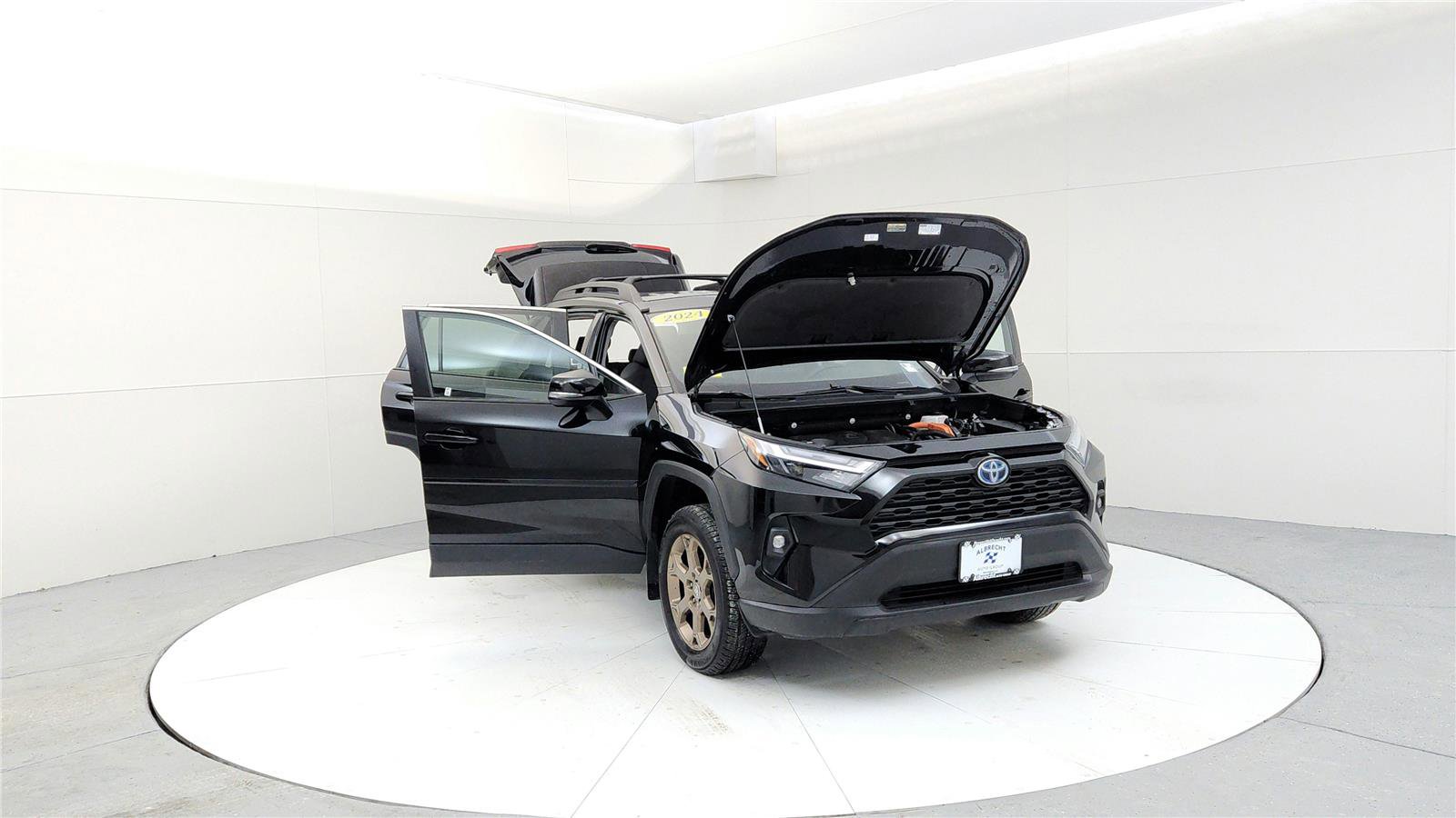 Used 2024 Toyota RAV4 AWD Hybrid image 9