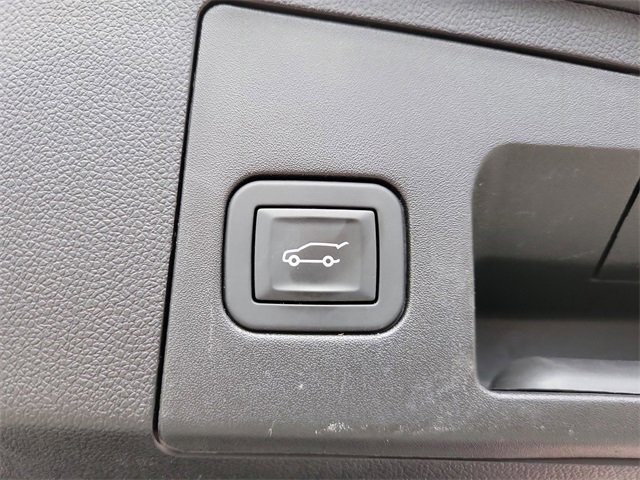 Used 2025 Cadillac XT4 Premium Luxury image 11