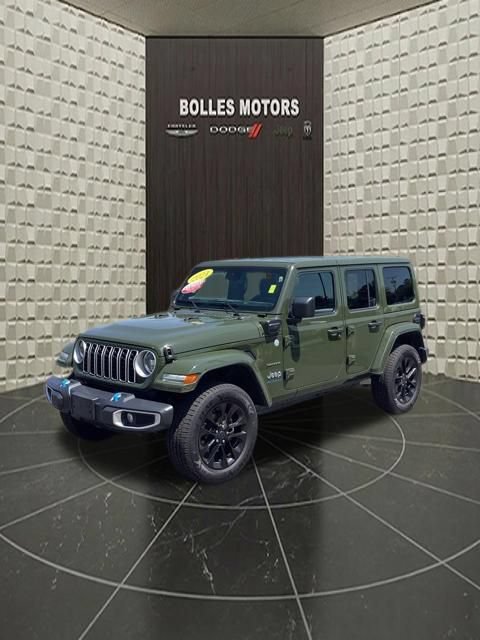 Used 2024 Jeep Wrangler Unlimited Sahara AWD/4WD image 10
