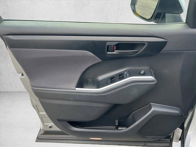Certified 2025 Toyota Highlander LE image 11