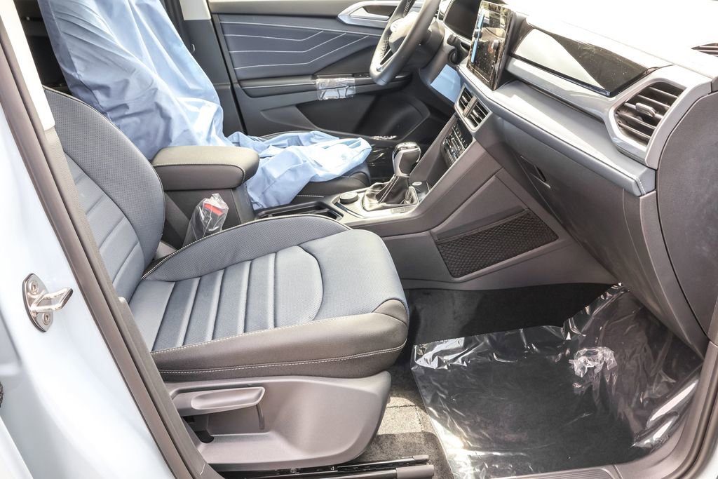 Used 2025 Volkswagen Taos SEL image 35