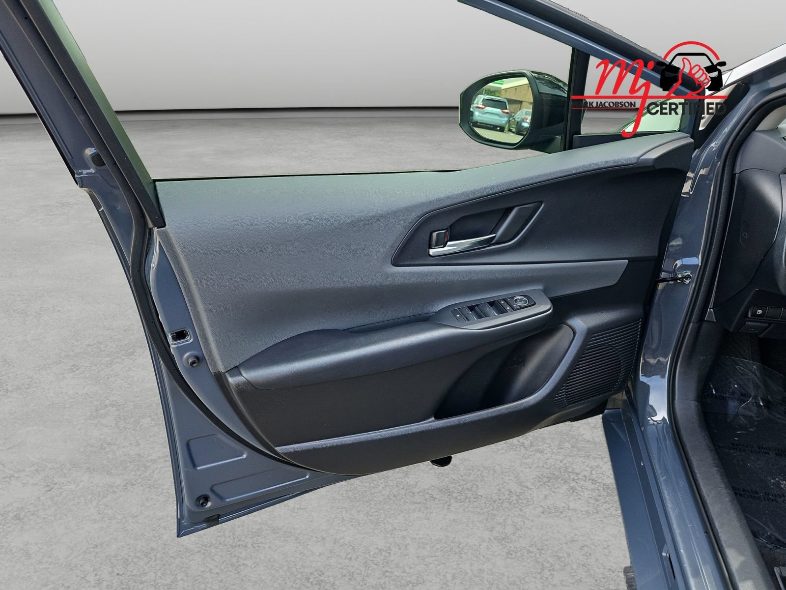 Used 2024 Toyota Prius XLE FWD image 34