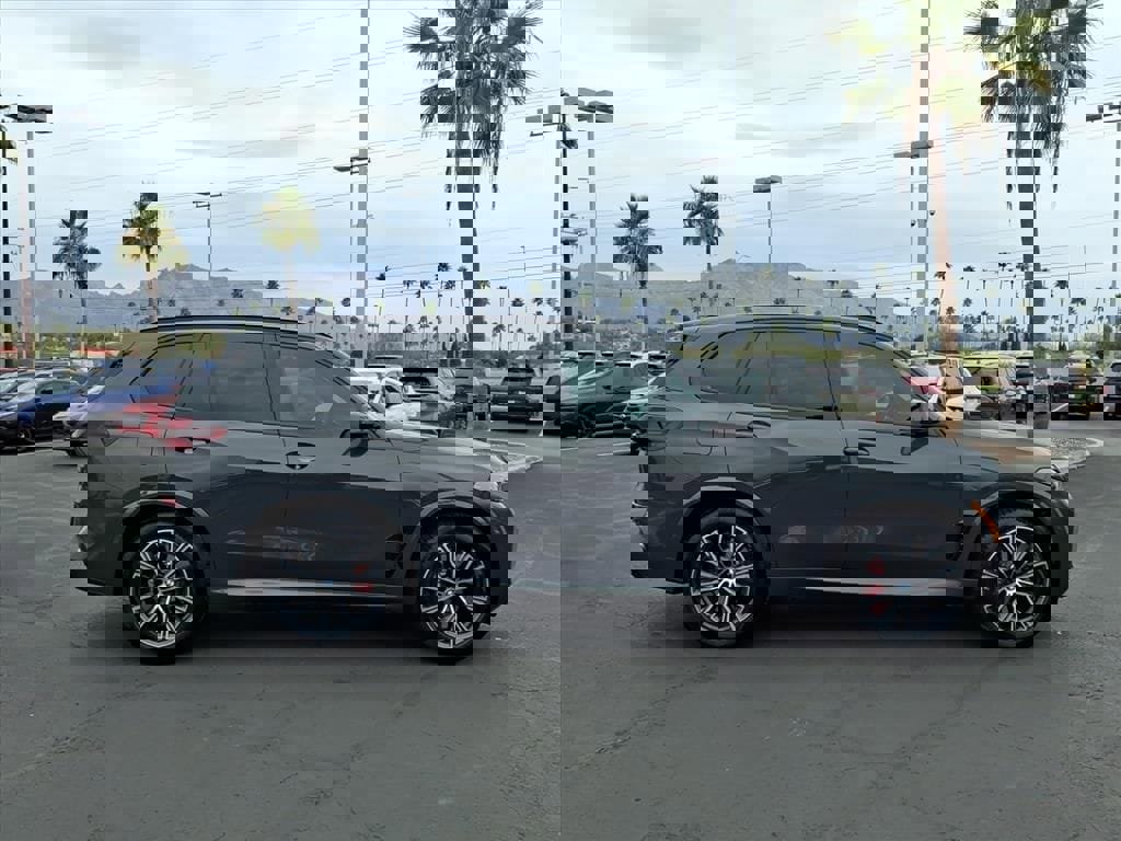 Used 2026 BMW X5 xDrive50e image 10