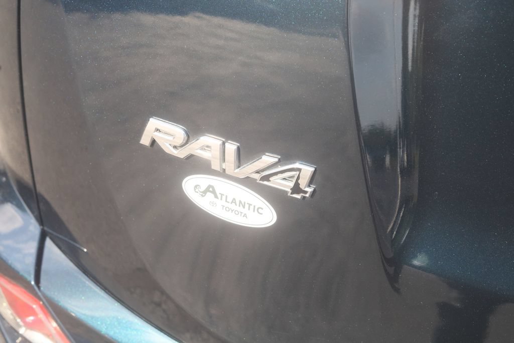 Certified 2018 Toyota RAV4 LE AWD/4WD image 18