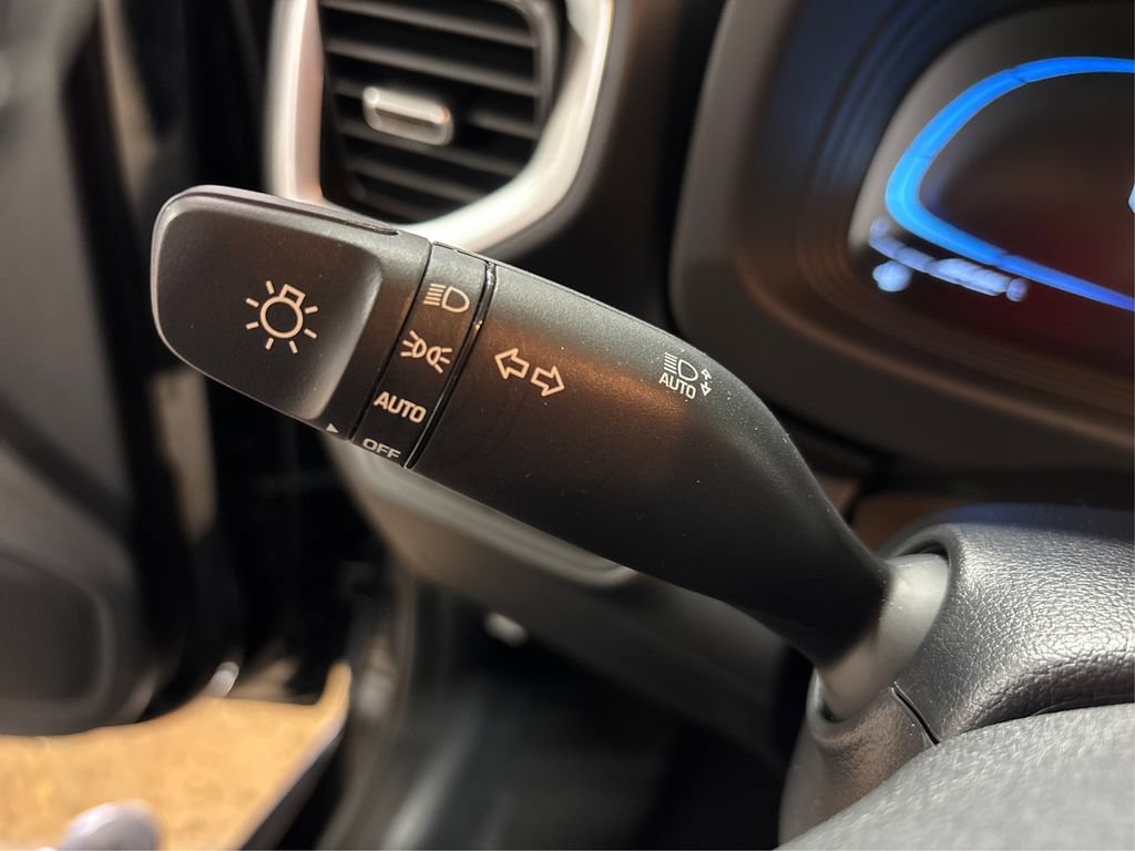 Certified 2026 Hyundai Venue SEL FWD image 25