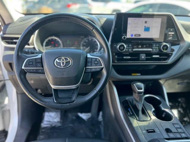 Used 2023 Toyota Highlander XLE FWD image 14