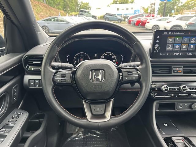 Used 2025 Honda Pilot TrailSport image 11