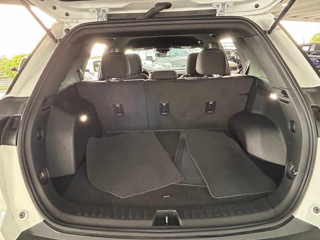 Used 2025 Chevrolet Equinox LT FWD image 40