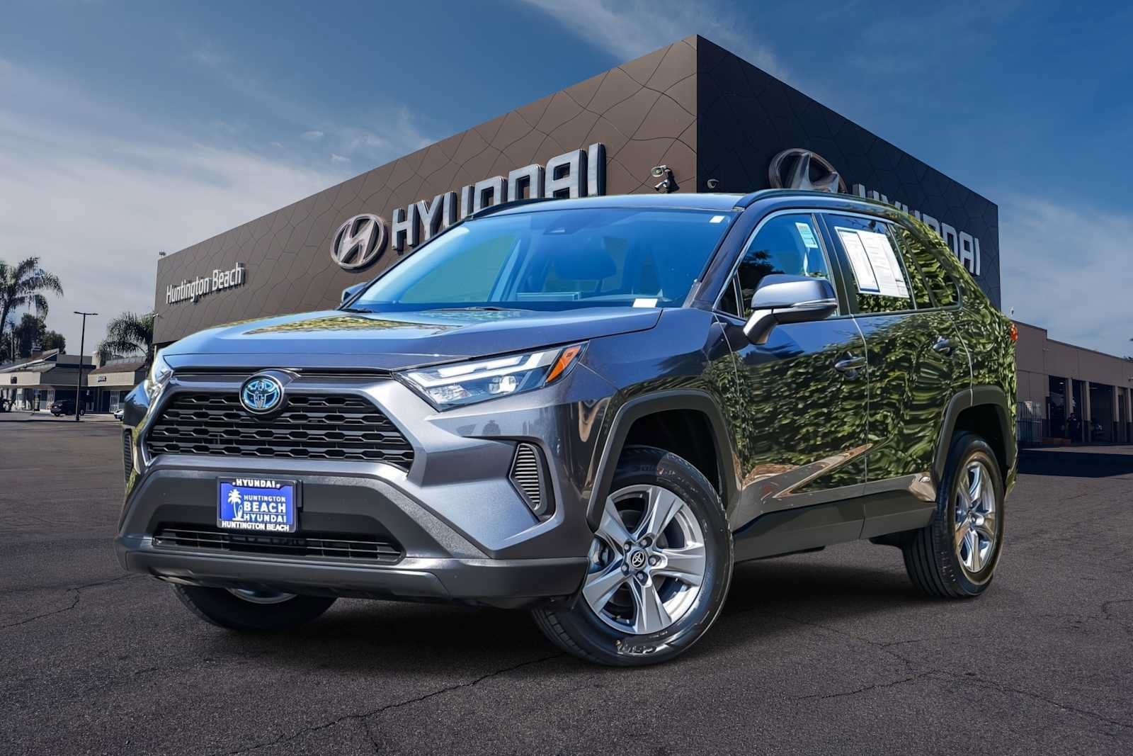 Used 2024 Toyota RAV4 XLE AWD/4WD image 1