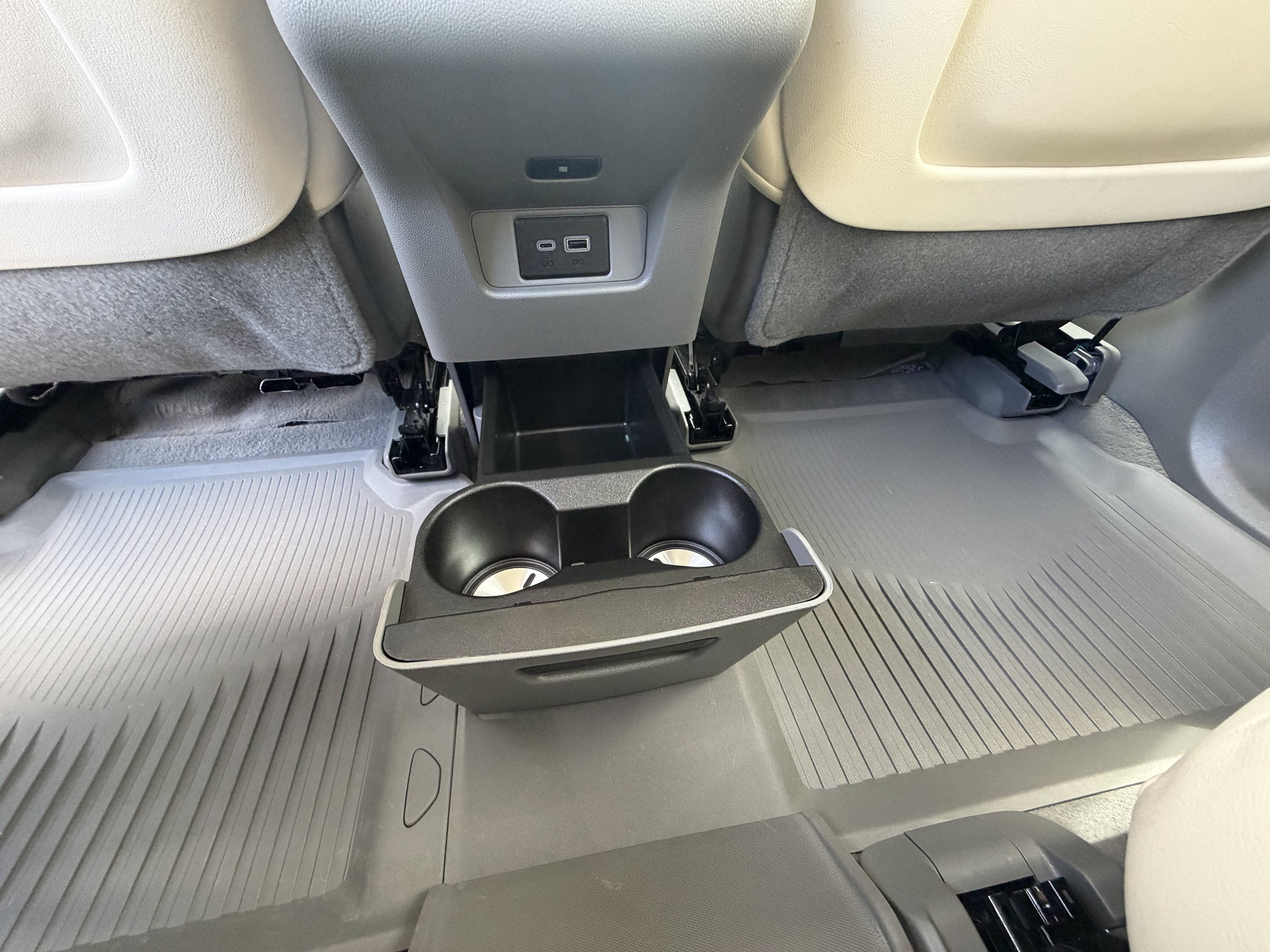 Used 2024 Cadillac XT6 Premium Luxury w/ LPO, Floor Liner Package AWD/4WD image 16