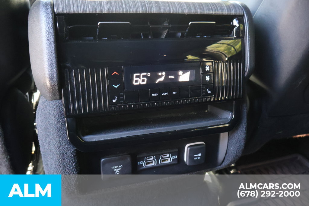 Used 2024 Jeep Wagoneer L Series II w/ Flexible Seating Group RWD image 20