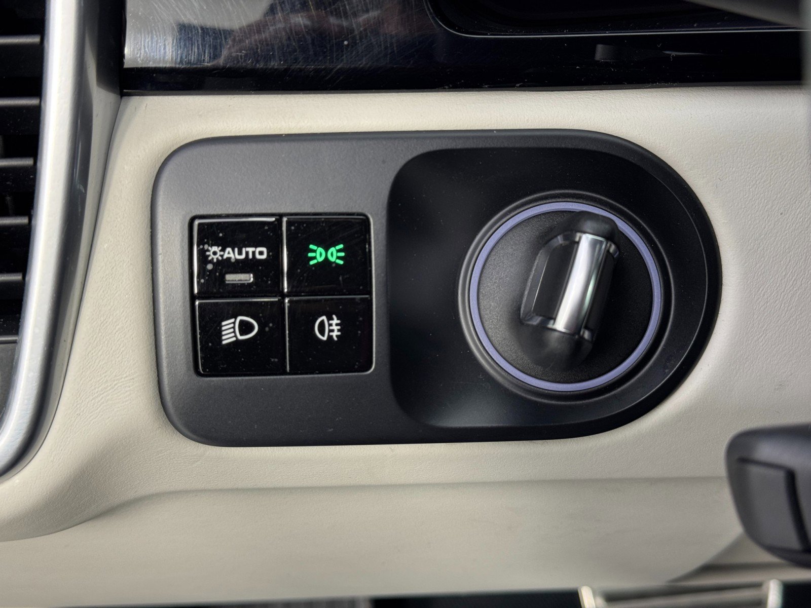 Used 2020 Porsche Cayenne S w/ Premium Package image 19