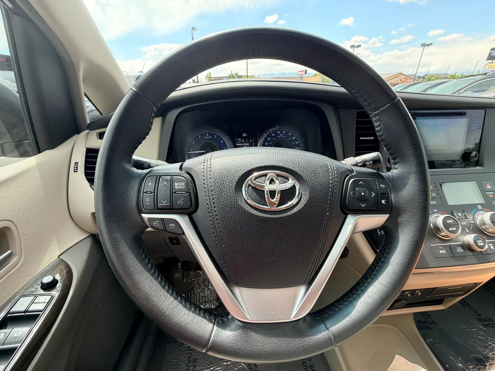 Used 2016 Toyota Sienna XLE Premium FWD image 12