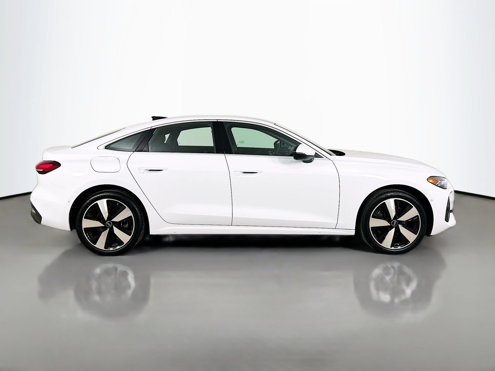 Used 2025 Audi A5 2.0T Premium Plus w/ Premium Plus AWD/4WD image 4