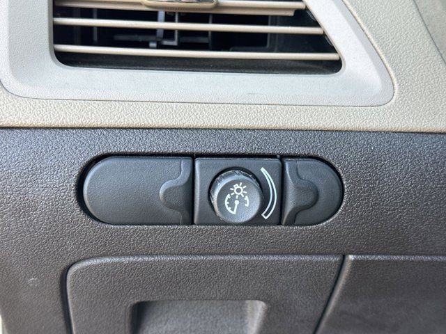 Used 2010 Chevrolet Malibu Hybrid image 15