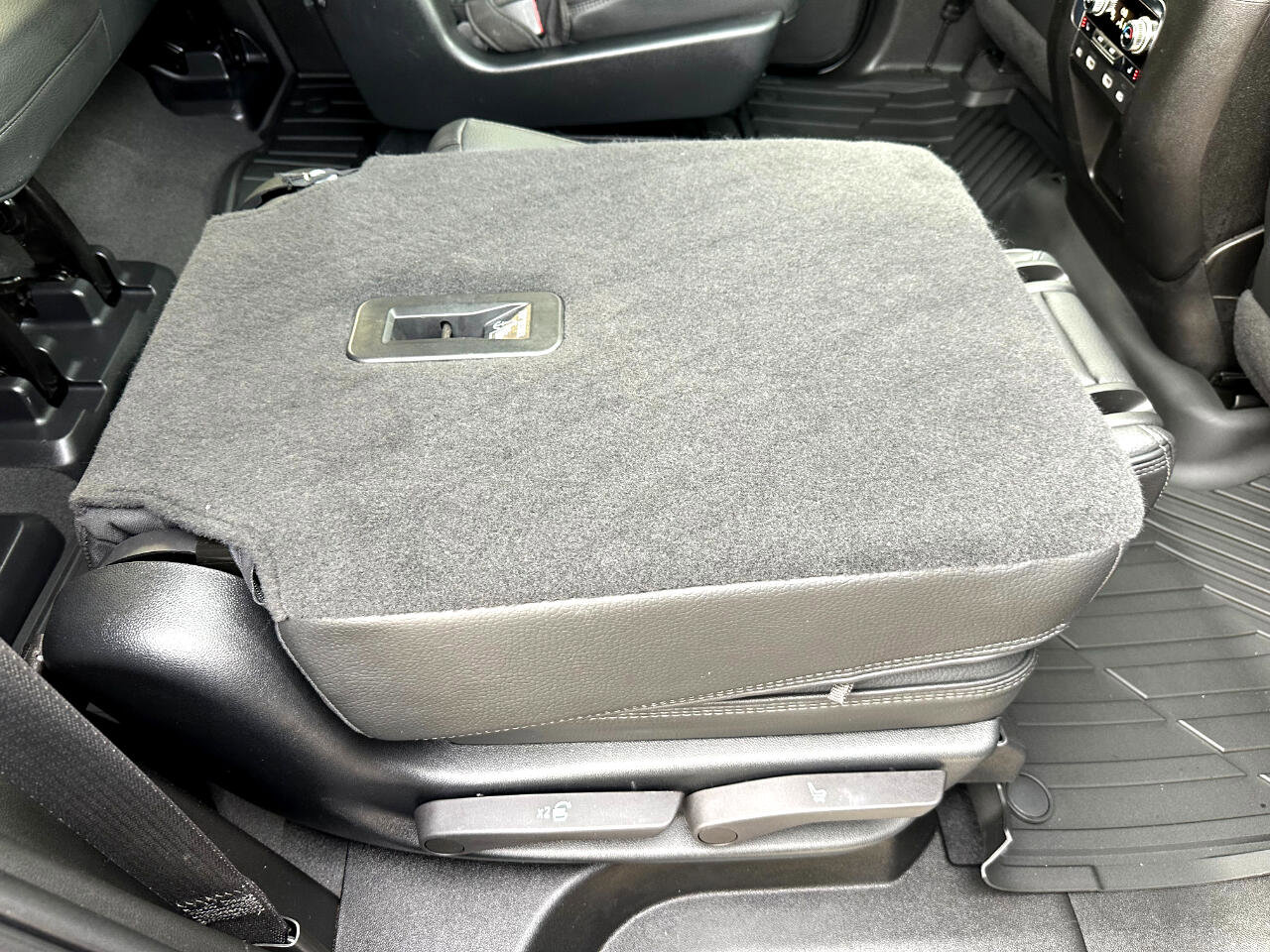 Used 2023 GMC Yukon Denali w/ Denali Reserve Package image 31