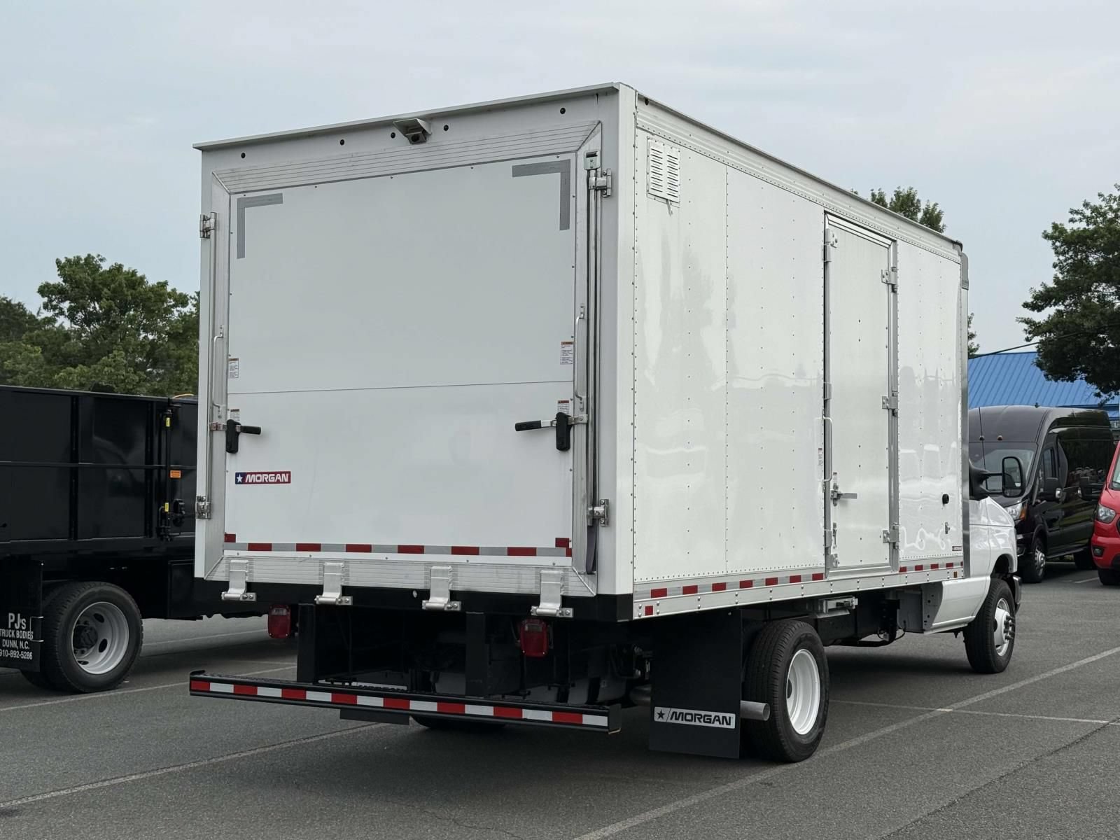 New 2026 Ford E-450 and Econoline 450 Super Duty w/ Driver's Safety Package RWD image 2