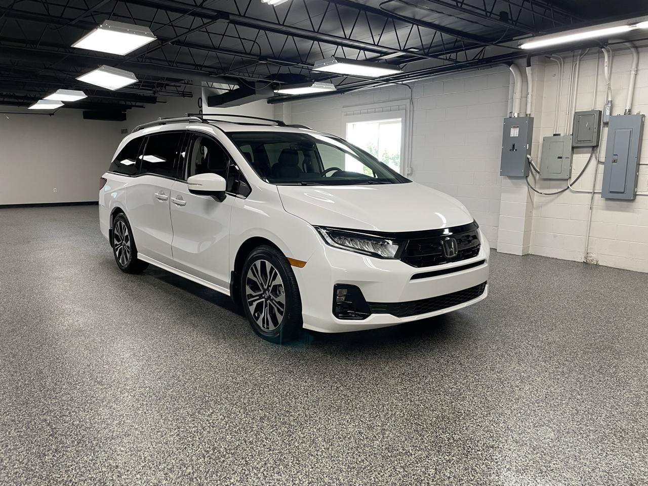 Used 2026 Honda Odyssey Elite image 3