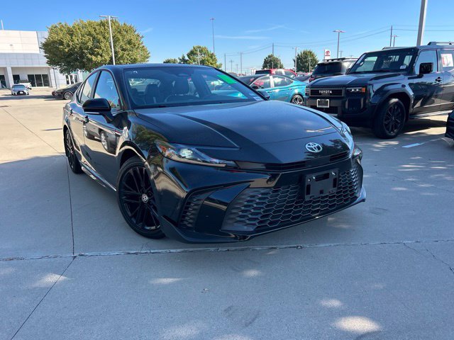 Used 2026 Toyota Camry SE w/ Multimedia Upgrade Package FWD image 1