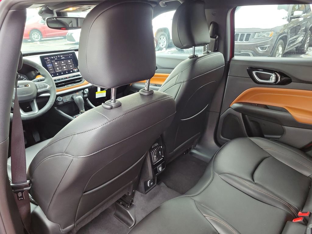 Used 2024 Jeep Compass Limited image 13